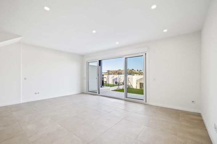 Image No.8-4 Bed Townhouse for sale