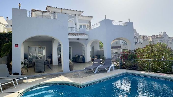 Image No.1-6 Bed Villa for sale