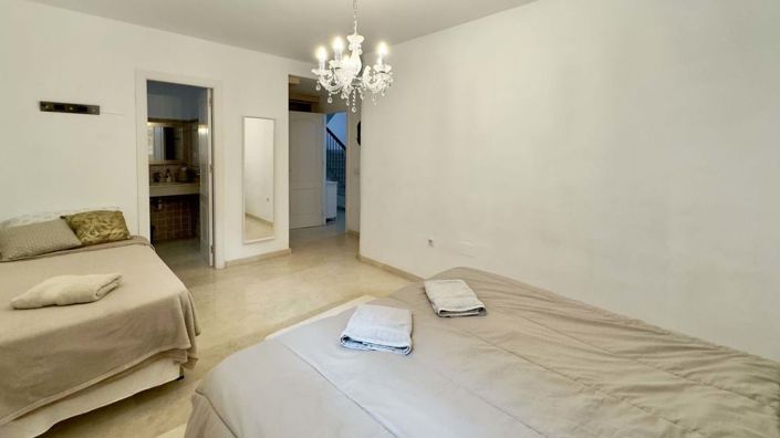 Image No.39-6 Bed Villa for sale