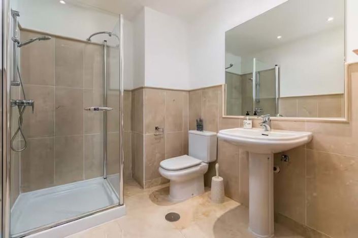 Image No.10-4 Bed Semi-Detached for sale