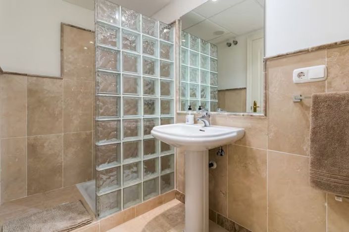 Image No.9-4 Bed Semi-Detached for sale