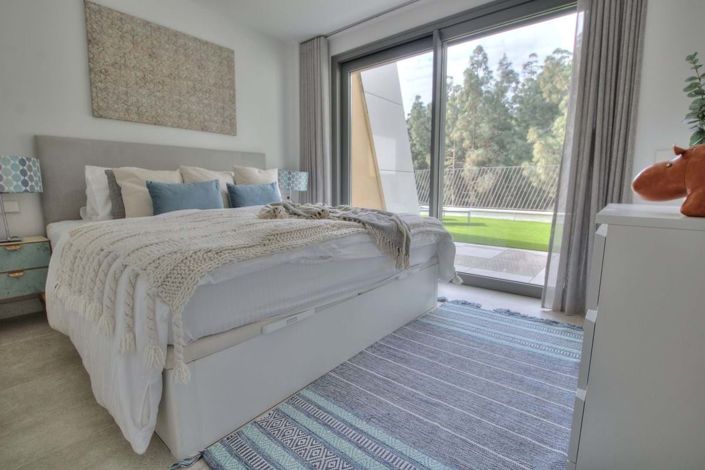 Image No.18-3 Bed Townhouse for sale