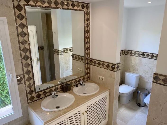 Image No.12-5 Bed Villa for sale