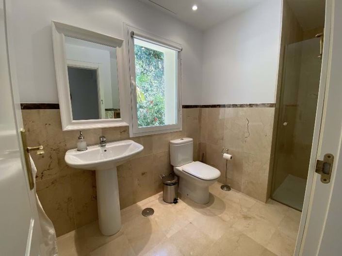 Image No.20-5 Bed Villa for sale