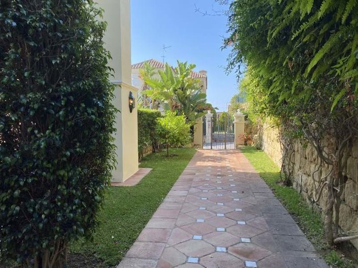 Image No.35-5 Bed Villa for sale