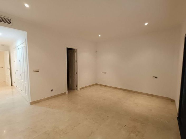 Image No.12-3 Bed Apartment for sale