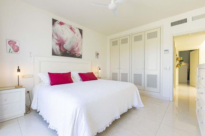 Image No.20-4 Bed Townhouse for sale