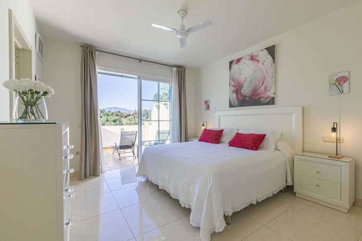 Image No.22-4 Bed Townhouse for sale