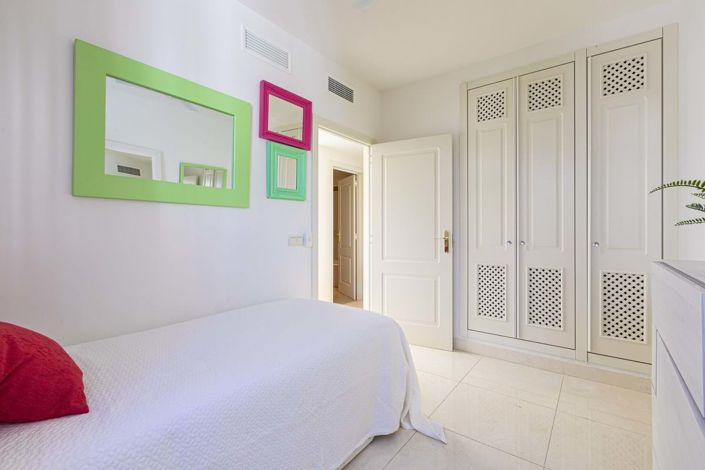 Image No.26-4 Bed Townhouse for sale