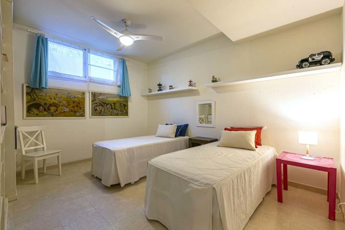 Image No.35-4 Bed Townhouse for sale