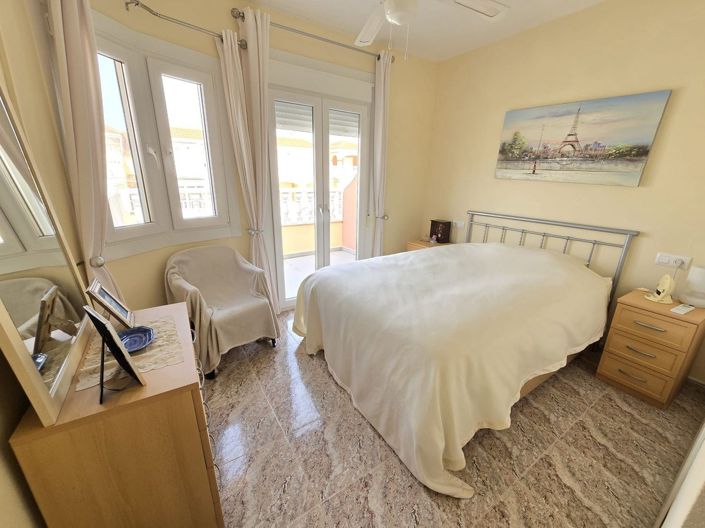 Image No.12-2 Bed Townhouse for sale