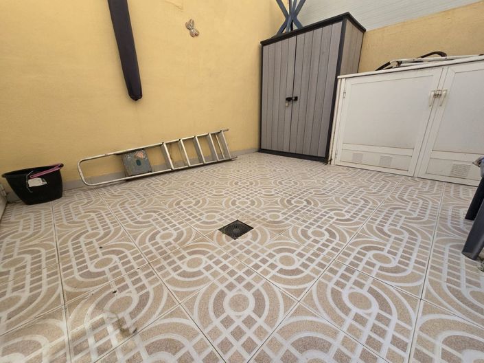 Image No.25-2 Bed Townhouse for sale