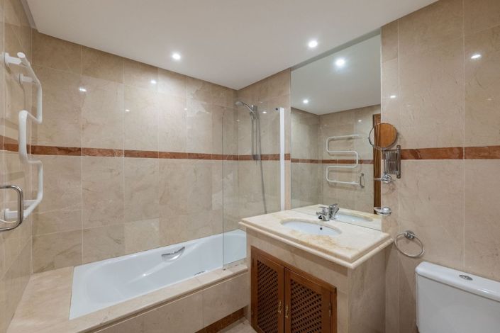 Image No.21-3 Bed Apartment for sale