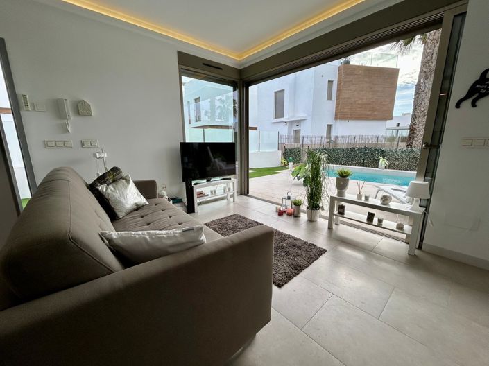 Image No.5-3 Bed Villa for sale