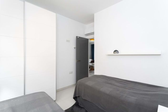 Image No.17-2 Bed Apartment for sale