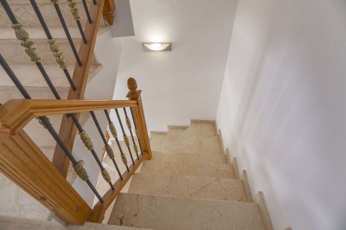 Image No.13-3 Bed Townhouse for sale