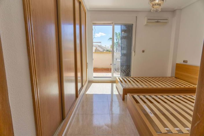 Image No.25-3 Bed Townhouse for sale