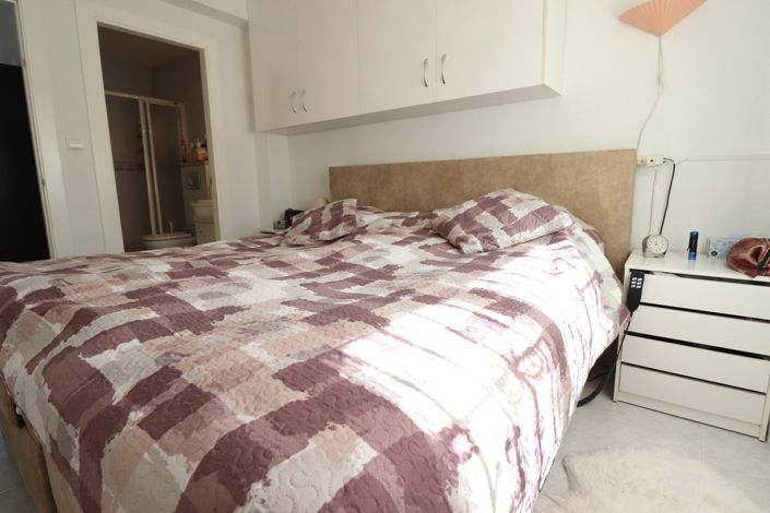 Image No.15-2 Bed Semi-Detached for sale