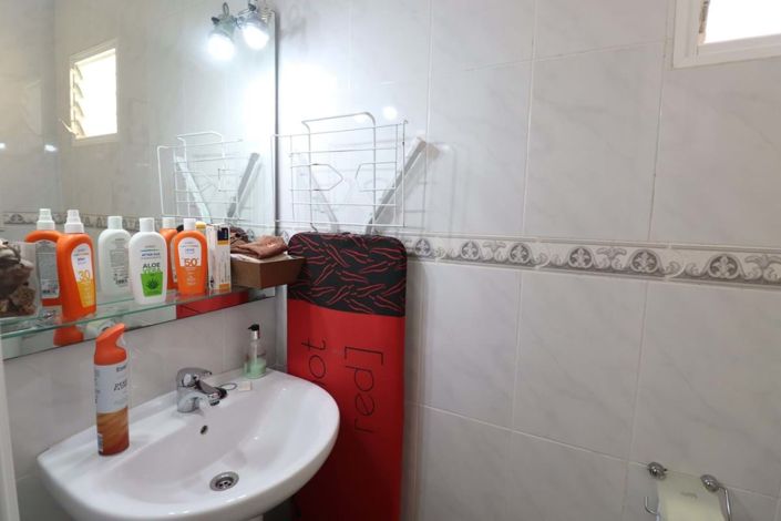 Image No.16-2 Bed Semi-Detached for sale