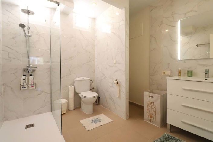 Image No.21-2 Bed Semi-Detached for sale