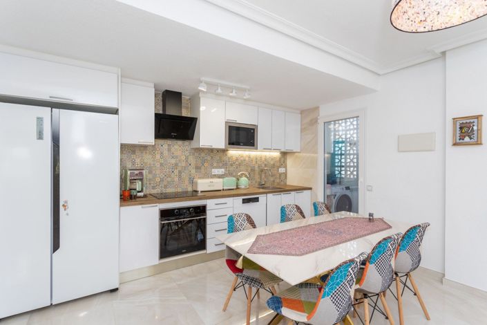 Image No.11-3 Bed Townhouse for sale