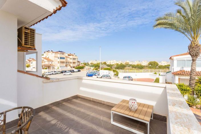 Image No.25-3 Bed Townhouse for sale