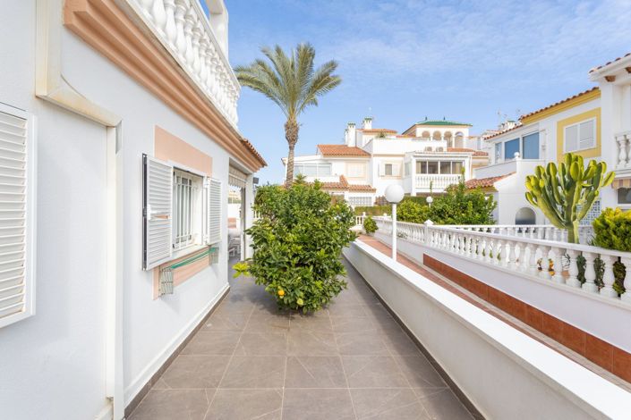 Image No.30-3 Bed Townhouse for sale