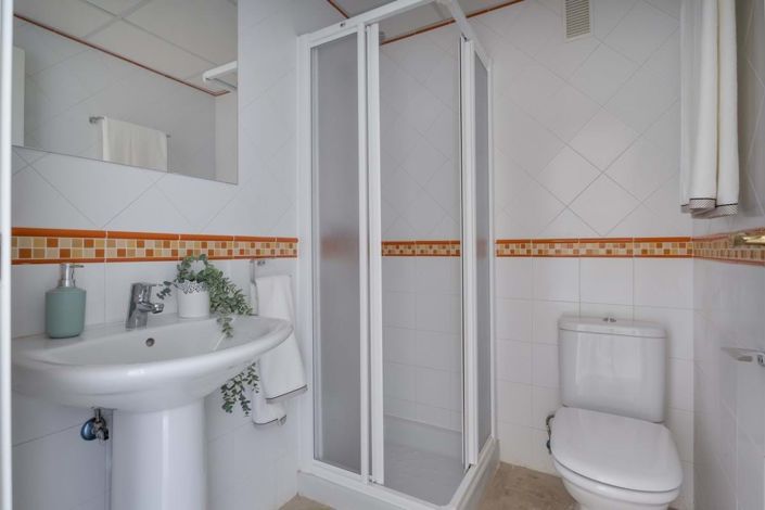 Image No.25-2 Bed Apartment for sale