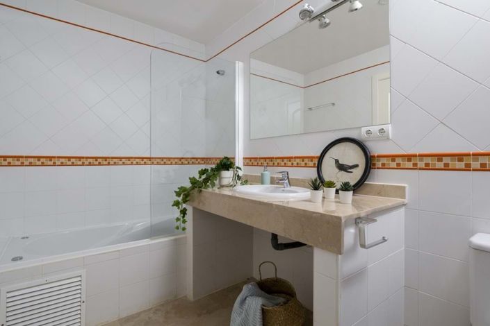 Image No.33-2 Bed Apartment for sale