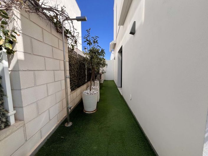 Image No.31-3 Bed Townhouse for sale