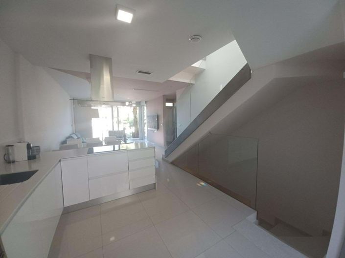 Image No.7-3 Bed Villa for sale