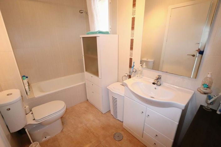 Image No.17-3 Bed Townhouse for sale