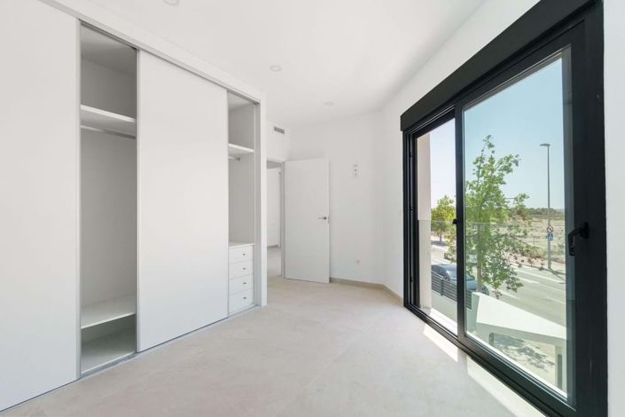 Image No.17-2 Bed Semi-Detached for sale