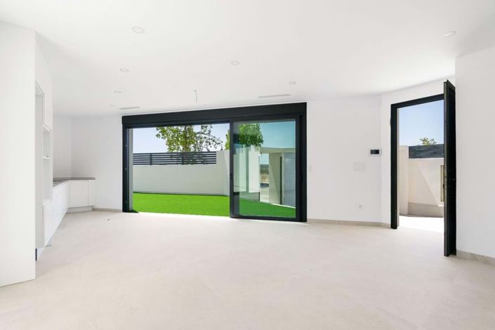 Image No.7-2 Bed Semi-Detached for sale