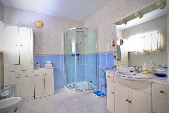 Image No.13-2 Bed Townhouse for sale