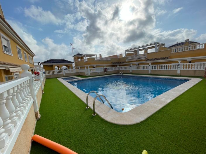 Image No.8-2 Bed Townhouse for sale