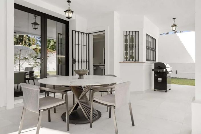 Image No.10-4 Bed Villa for sale