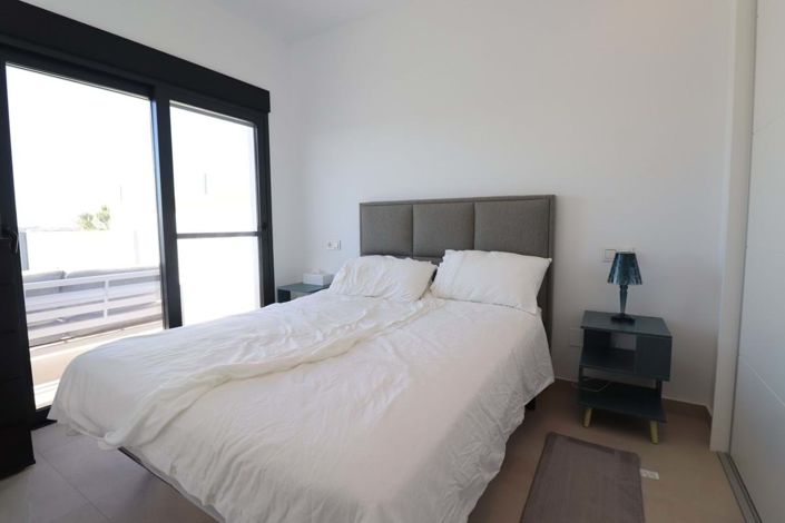 Image No.10-4 Bed Townhouse for sale