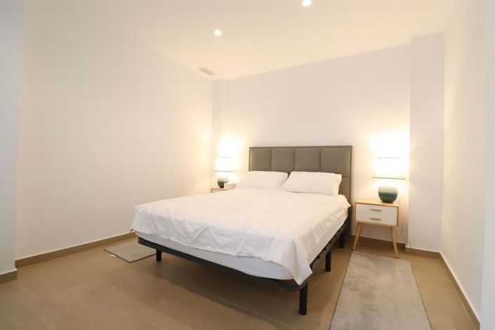 Image No.17-4 Bed Townhouse for sale