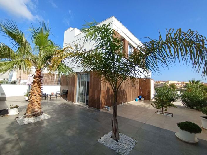 Image No.3-3 Bed Villa for sale