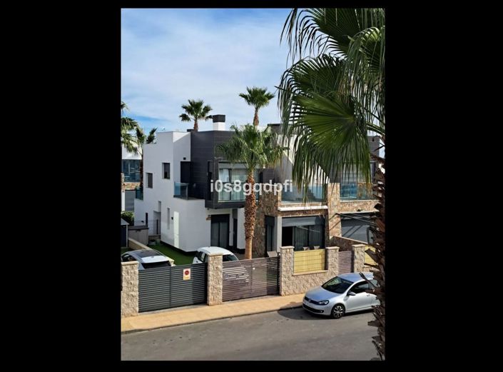 Image No.2-3 Bed Villa for sale