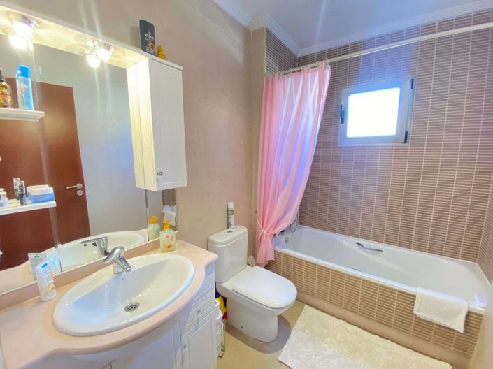 Image No.15-3 Bed Townhouse for sale