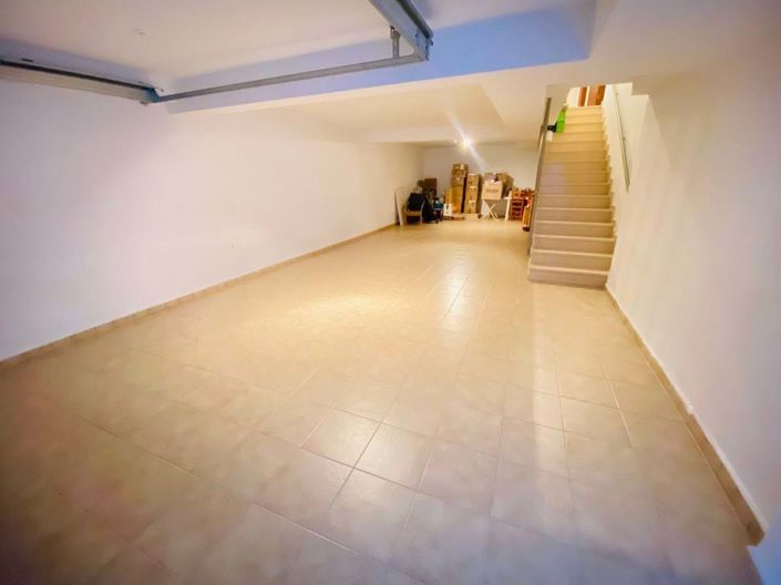 Image No.20-3 Bed Townhouse for sale