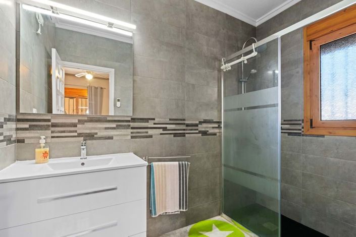 Image No.17-5 Bed Villa for sale