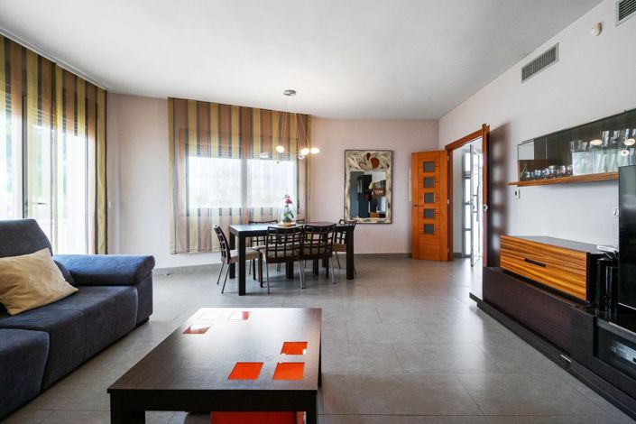 Image No.4-4 Bed Villa for sale