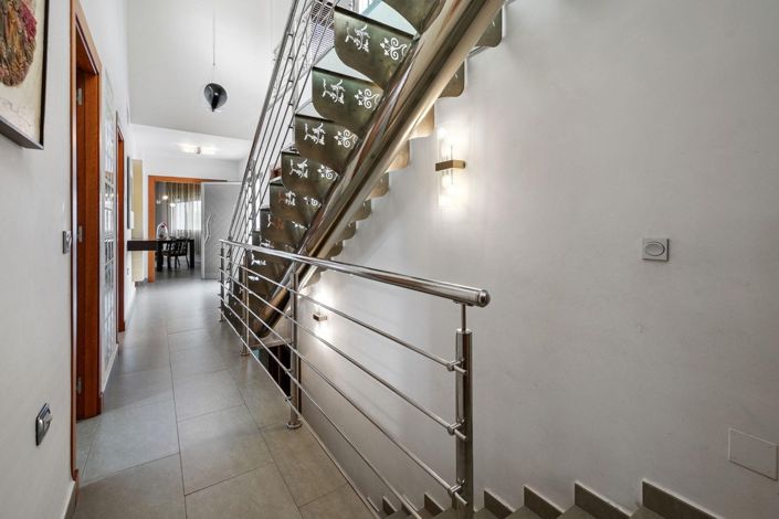 Image No.8-4 Bed Villa for sale