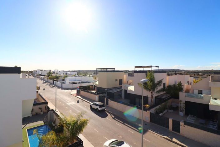 Image No.28-3 Bed Villa for sale