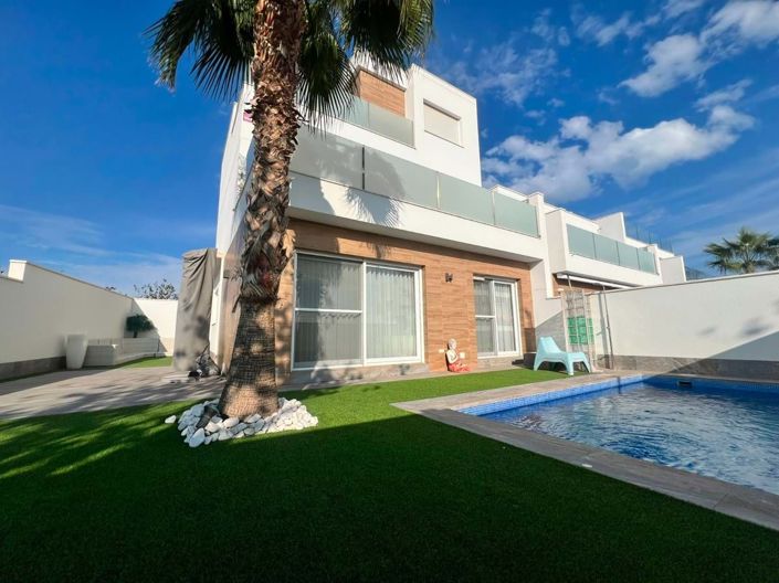 Image No.1-4 Bed Villa for sale