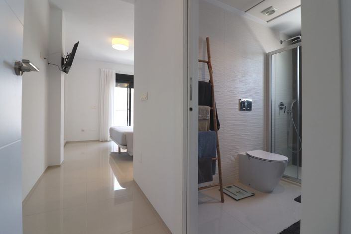 Image No.14-4 Bed Semi-Detached for sale