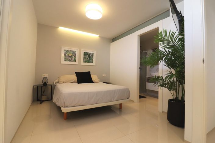 Image No.21-4 Bed Semi-Detached for sale